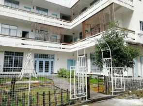 Huajian Zhuju Hostel