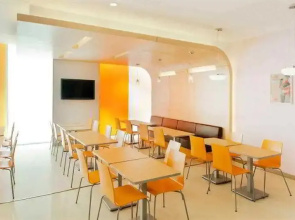 Ibis Ningbo Qianhu
