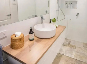 Silk Tree Studio - Steps to Cook Park - Central