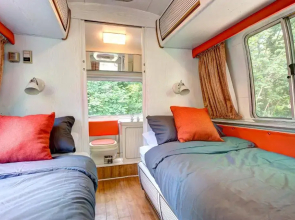 Glamping 1970 American Airstream motorhome