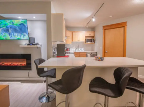 Mountain View 2 Bedroom Condo-Top Floor