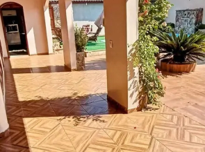 Casa com Piscina e Churrasqueira