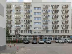 Apartment Chmielna 100 by Renters