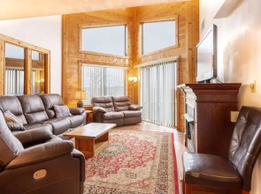 Seven Springs Stoneridge 3 BR Loft Standard Condo, Pet Friendly! by RedAwning