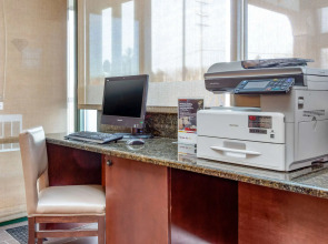 Comfort Suites Oakbrook Terrace near Oakbrook Center