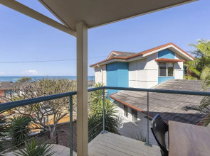 Aqualuna Beach Resort