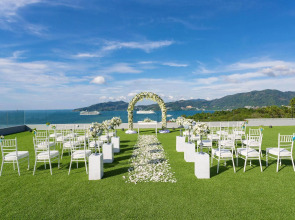 Crest Resort & Pool Villas