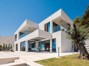 Ultraluxury Villa Elyzeum