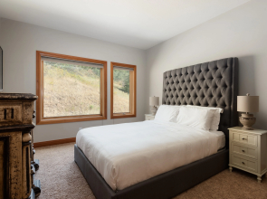 Sleeps 16! Modern Home Mins From Deer Valley! w/ Hot Tub  ❤ by AvantStay