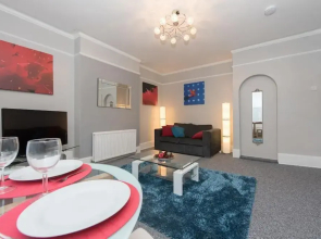 Seafront Walk Garden Apartment