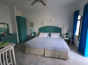 Two Palms Apartment