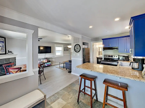 Old Town Hideaway - Steps To Main Street & Resort 2 Bedroom Condo