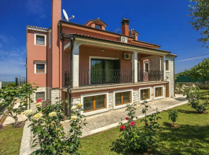Spacious Villa for 12 Persons With Private Pool Near Rovinj and the Beach