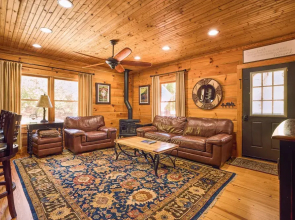 'peaceful Getaway' Penrose Cabin w/ Hot Tub & Pond