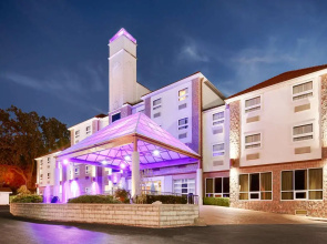 Comfort Suites
