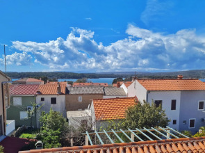 Holiday Place Veli Dvor - vacation house with private garden in old town Punat