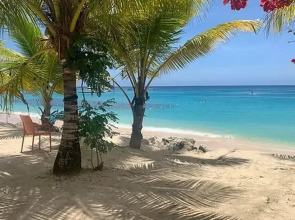 The Art Studio 12 Beachfront Apartment Barbados