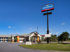 Howard Johnson by Wyndham Savannah GA