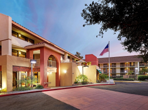 La Quinta Inn & Suites by Wyndham Thousand Oaks-Newbury Park