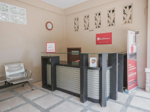 RedDoorz Syariah near Jamtos Jambi 2