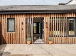 1 Caddaford Barns