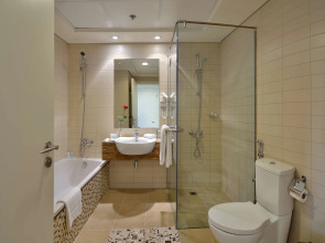 Oaks Liwa Heights Suites