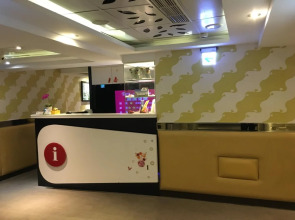 R8 Eco Hotel
