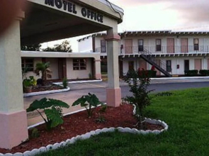 Nassau Holiday Motel