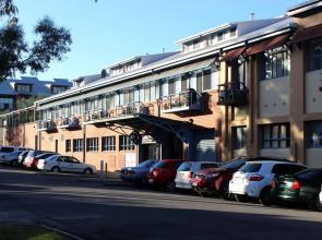 Granita's - 2 bedroom converted South Fremantle warehouse apartment