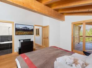 Crystal de Neige Luxury Chalet Spa & Jacuzzi