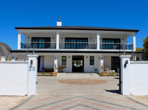 Whale Rock Luxury Lodge