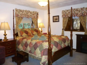 7 Gables Inn & Suites