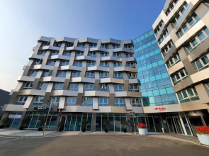 Chungchoho Best Hotel