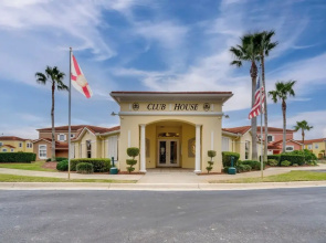 8 Mi to Disney World: Townhome w/ Balcony & Patio!