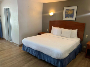 Days Inn by Wyndham Elmsford / White Plains