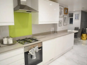 Charming 5 Bedroom Home in High Wycombe Perfect for Families