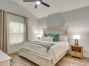 1 Mi to Dtwn: Pet-friendly Pensacola Getaway!