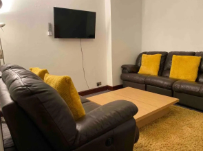 7 Person Home Flat W/parking - Near Swansea Centre