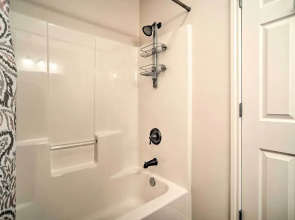 Sleek Escape w/ Balcony < 1 Mi to 5th Avenue!