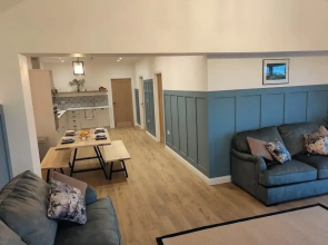2-bed Coastal Cottage - Sleeps 4 - Pet Friendly