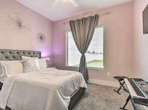 Putting Green & Gazebo: Upscale Peoria Home