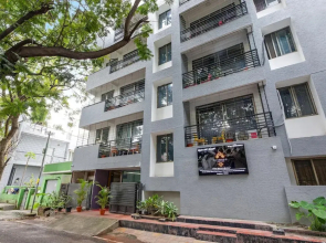 Diamond Suites Service Apartment