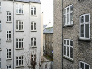 Beautiful 2-Bedroom Apartment with Designers Furniture in Downtown Copenhagen