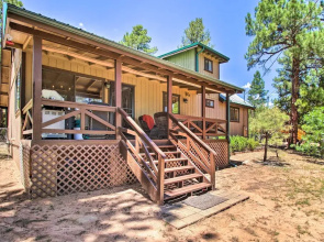 Rustic, Forest-view Retreat in Heber-overgaard!