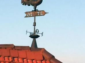 In-der-RAEUCHERKAMMER-die-Superior-Suite-ueber-den-Daechern-der-Altstadt