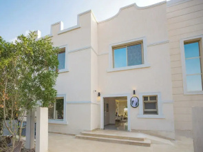 Seven Stays Zayed