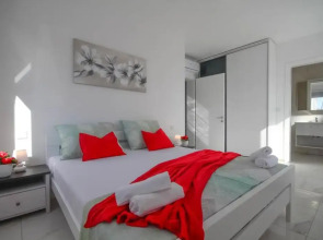 Villa Essenza Mare 650 meters from the beach