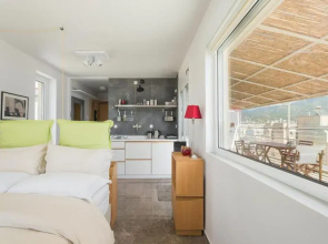 Seafront Penthouse LEO