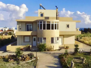 Modern Hilltop Family House w Amazing View