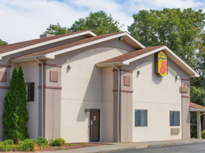 Super 8 by Wyndham Lewisburg